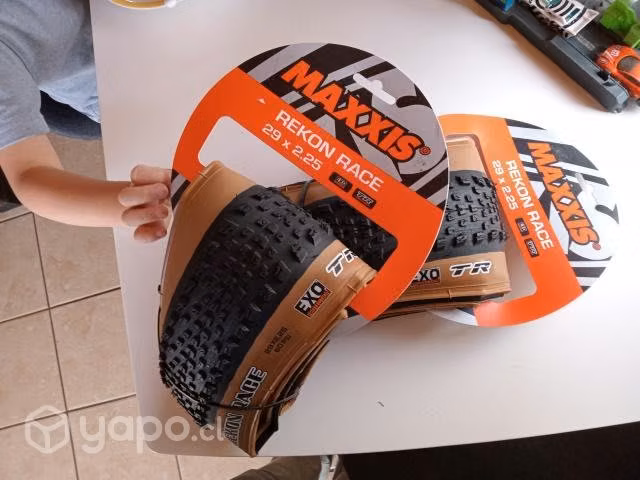 Maxxis rekon race