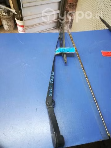 Plumilla Brazo limpia parab izq Nissan Navara 2008