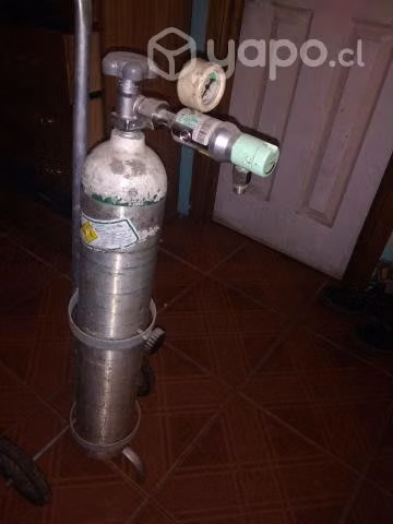 Bomba de oxígeno con carro