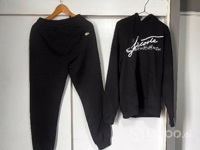 Buzo entero Lacoste