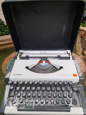 Maquina de escribir Olympia Traveller de Luxe S