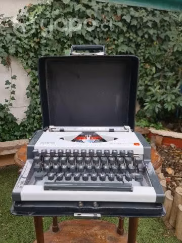 Maquina de escribir Olympia Traveller de Luxe S
