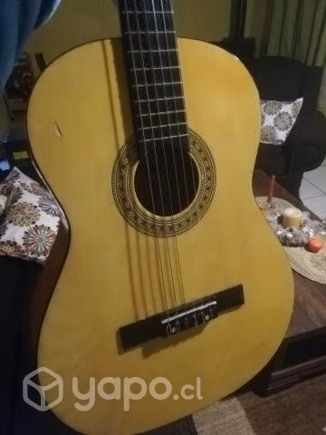 Guitarra acústica en excelente estado afinada - Imagen 3