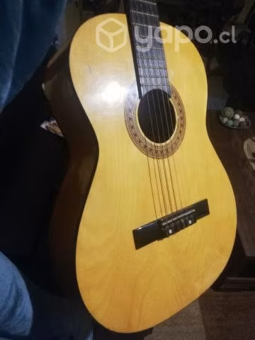 Guitarra acústica en excelente estado afinada - Imagen 2