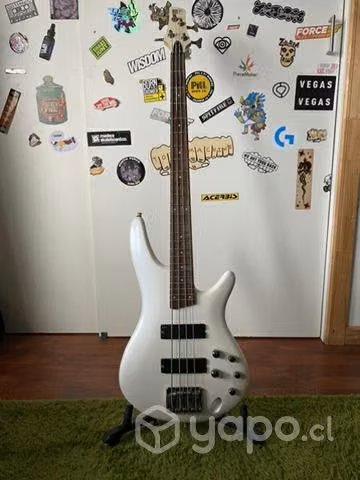 Bajo Ibanez SR300