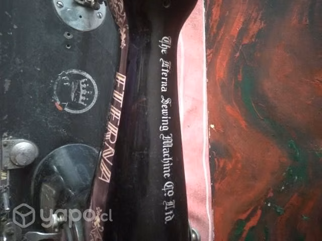 Máquina de coser antigua - Imagen 4