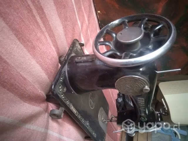 Máquina de coser antigua - Imagen 2