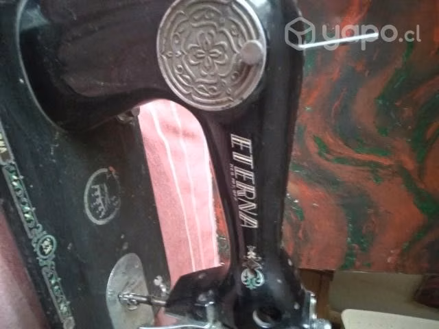 Máquina de coser antigua - Imagen 3