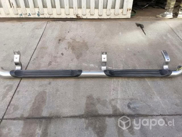 Pisadera ford ranger LH año 2017