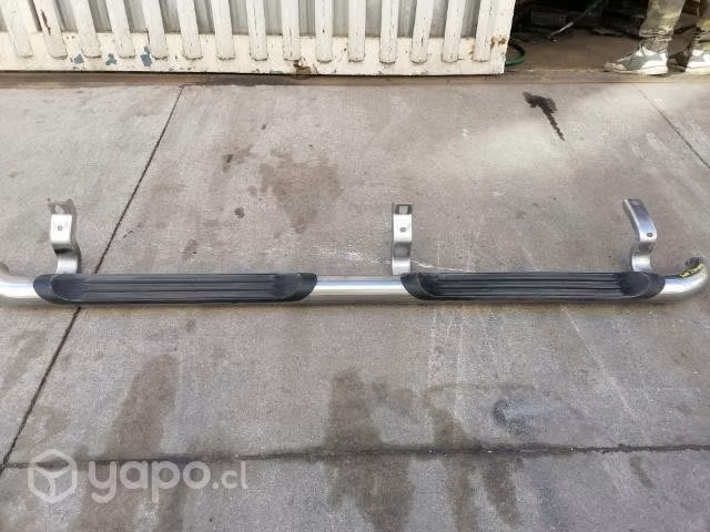 Pisadera ford ranger LH año 2017