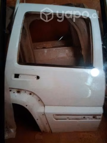 Puerta trasera derecha jeep liberty 2002-05