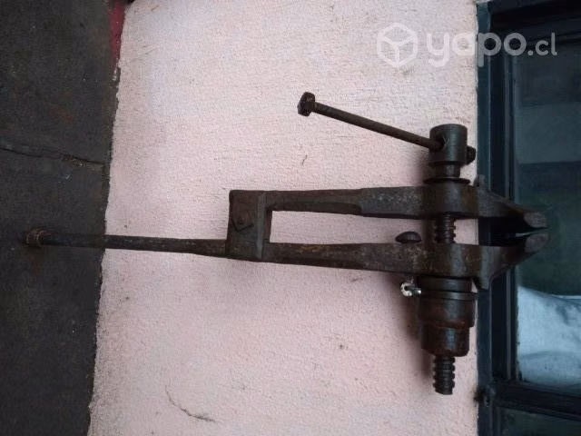 Antiguo tornillo de herrero