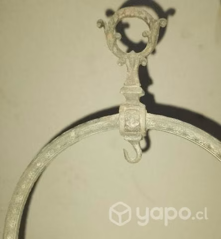 Armazón antiguo de fierro para colgar - Imagen 4