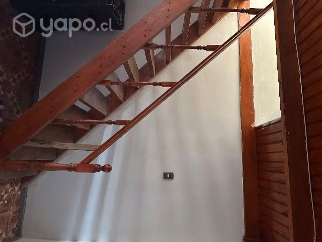 Casa de 2 pisos.
