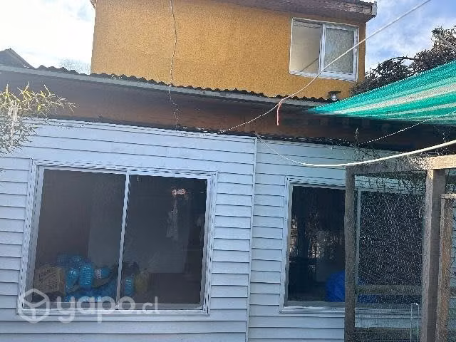 Casa de 2 pisos.
