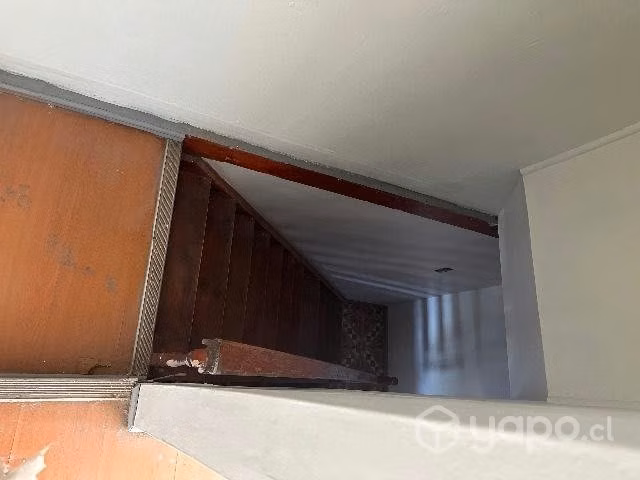 Casa de 2 pisos.