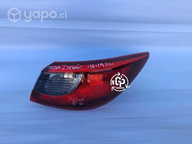 Foco trasero Mazda 2 Sedan 2016 2019