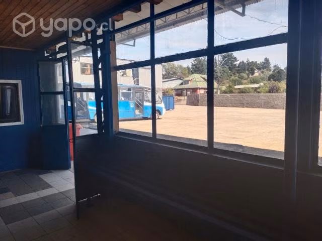 Local comercial con estacionamiento