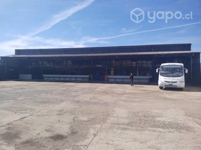 Local comercial con estacionamiento