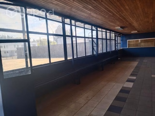 Local comercial con estacionamiento