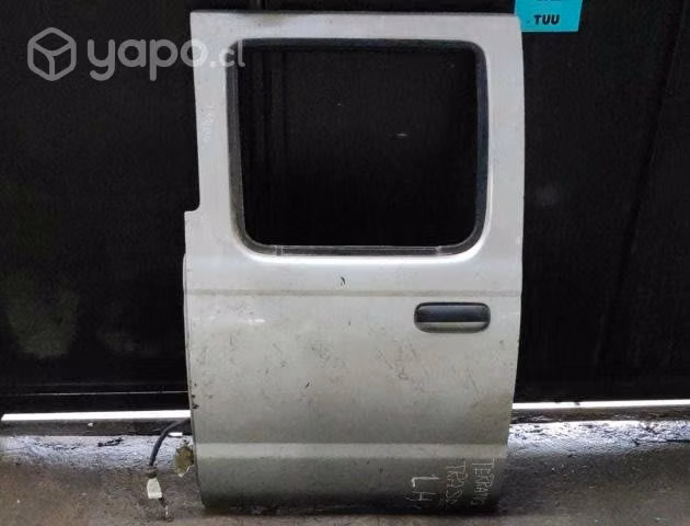 Puerta trasera izquierda nissan terrano