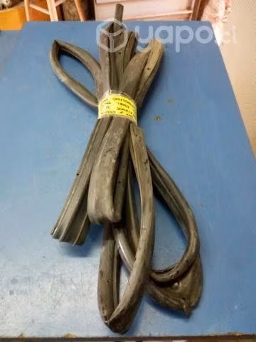Goma contorno puerta trasera izquierda Kia Sorento