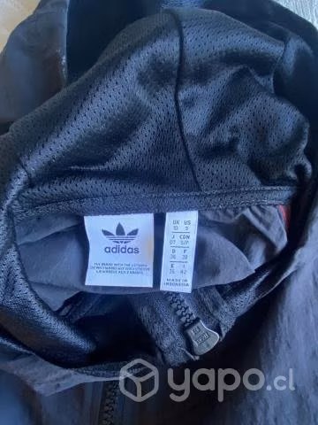 Cortaviendo adidas Originales color negro