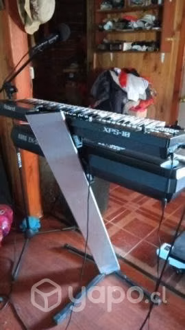 Roland xps 10 y Korg ek50