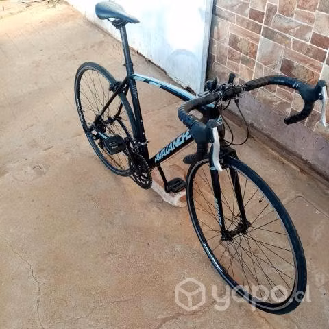 Bicicleta de ruta negra