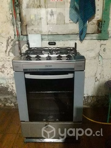 Cocina fensa en muy buenas condiciones
