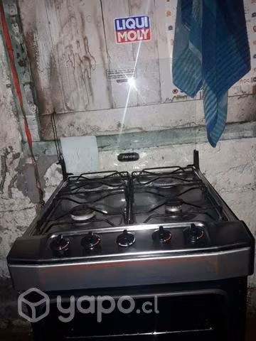 Cocina fensa en muy buenas condiciones