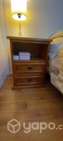 Cama con veladores