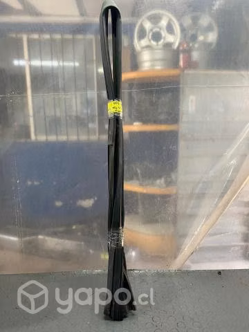 Goma contorno vidrio pta del izq Mahindra T60 2018