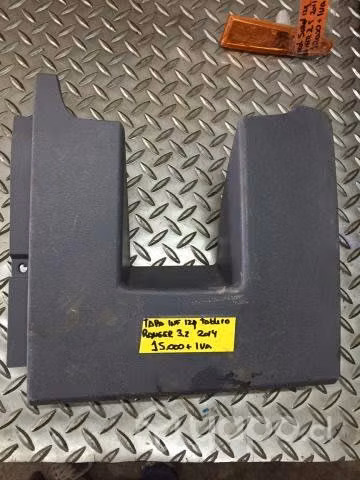 Tapa inf izq tablero Ford Ranger 3.2 2014