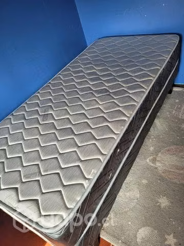 Cama poco uso plaza y media