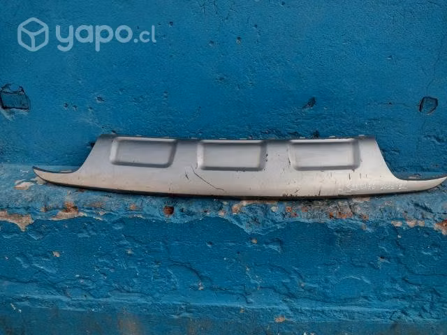 Moldura de parachoque tras Hyundai santa fe 2012