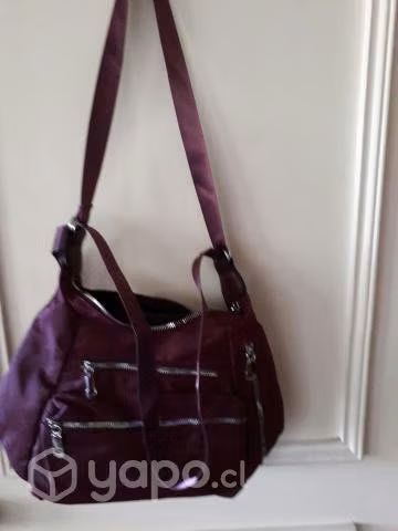 Bolso de colgar tipo cartera color burdeo