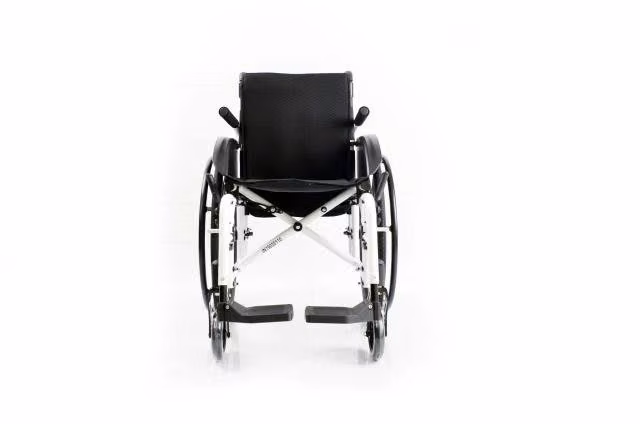 Silla de Ruedas de aluminio de plegado lateral - Imagen 4