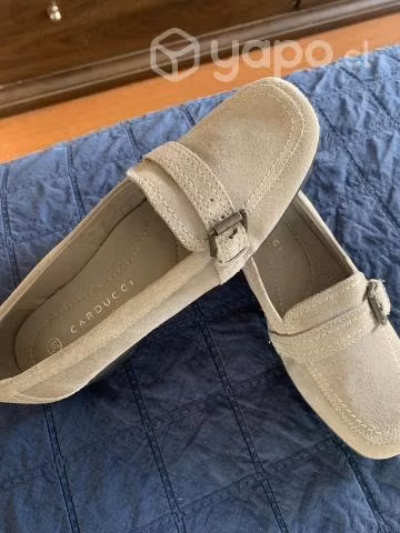 Zapato gamuza color beige, talla 38