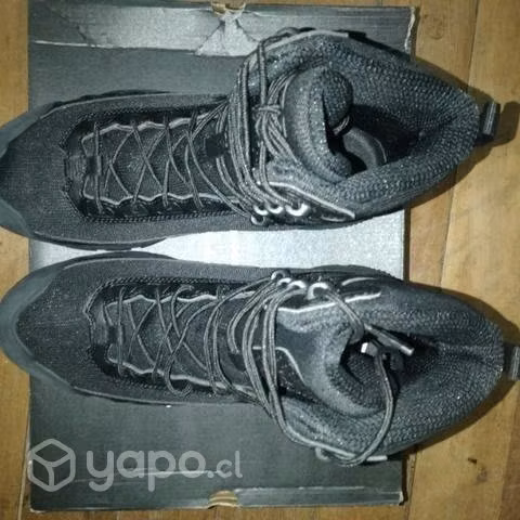 Botas under armour valsetz 2.0 NUEVAS