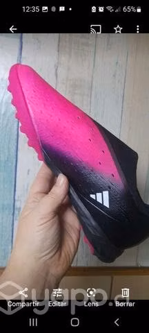 Zapatillas de fútbol nuevas