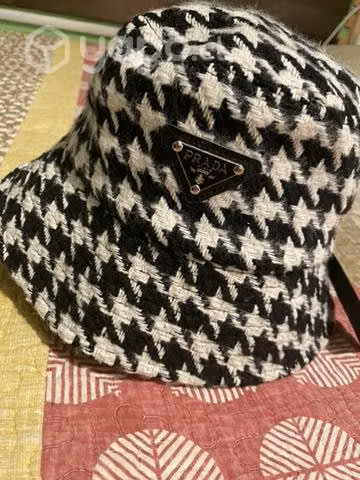 Bucket Prada
