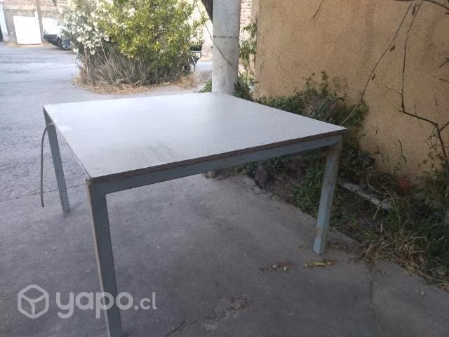 Mesa enchapada