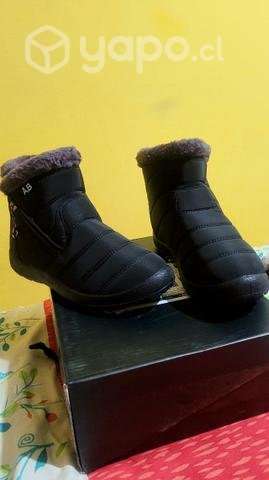 Botas negras con chiporro en el interior nuevas - Imagen 2