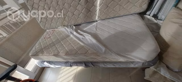 Base de cama de 1.5 plaza más dos colchones - Imagen 3