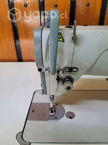 Máquina de coser industrial marca siruba