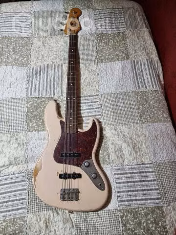 Fender jazz bass flea signature