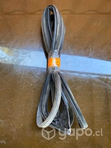 Goma contorno pta del der Mitsubishi L200 2019