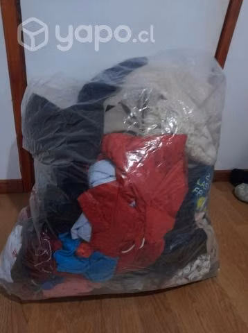 Fardo de ropa de niño