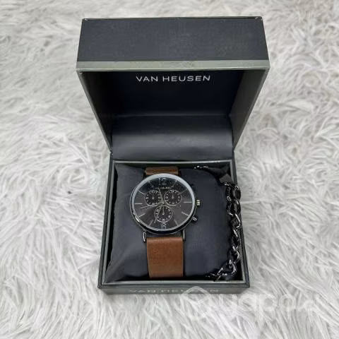 Reloj Van Heusen + pulsera